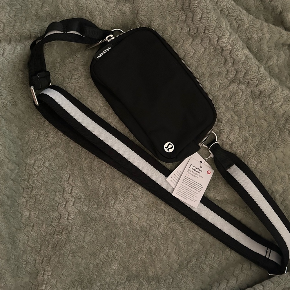 NWT Lululemon Black Everywhere Crossbody Bag